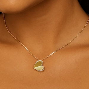 18K Gold Diamond Heart Pendant: Elegant Lab Grown Diamonds