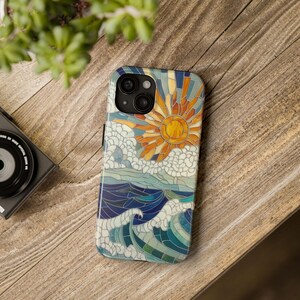 Ästhetische Sommer, Sonne und Ozean Mosaik Design Handyhülle, Künstlerische Naturliebhaber Glasmalerei Tough iPhone 16-7 Pro Max & Samsung Handyhülle