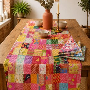 Runner da tavola Kantha vintage, runner in cotone patchwork fatto a mano, decorazione boho per la tavola, lino indiano reversibile