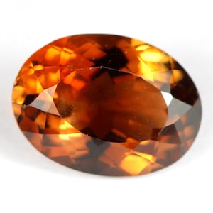 6,20 karatów! Naturalny topaz imperialny o szlifie owalnym. Topaz w kolorze złota o wymiarach 13 x 9,5 mm, idealny do biżuterii. Luźny kamień szlachetny na listopad.