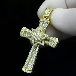 Round Cut Moissanite Diamond Cross Men&#39;s Pendant, Unisex Moissanite Pendant, Handmade Cross Pendant, Christmas Pendant, 925 Sterling Silver