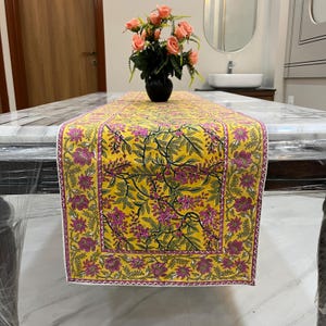 Bieżnik stołowy z nadrukiem w indyjskim stylu, Maximum Green, Ruby Red Floral, Obrusy na stół jadalny, na wesele, imprezę, do kuchni