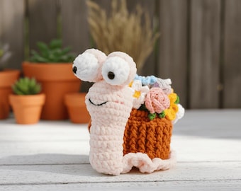 カタツムリの植木鉢かぎ針編みパターン - かぎ針編みのカタツムリ、植木鉢の装飾かぎ針編み、かわいい庭のパターン