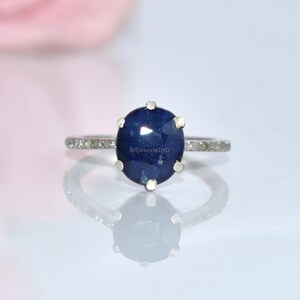 Elegant Oval Blue Sapphire Ring with Diamond Accents in Sterling Silver – Timeless Gemstone Jewelry