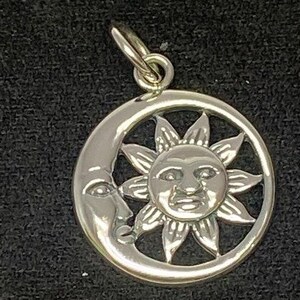 Silber Sonne Mond Symbol Anhänger, himmlisch inspiriert Sonnenschein kosmische Harmonie Halskette Schmuck