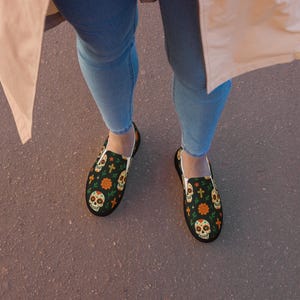 Women’s slip-on canvas shoes