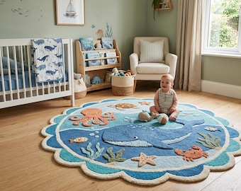 Tappeto per cameretta in lana trapuntato a mano con motivo balena oceanica e tappetino da gioco con bordo smerlato.