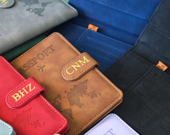 Personligt passfodral i veganskt läder, anpassat passfodral, passfodral med graverat monogram, bröllopspresent, resepresenter, smekmånadspresent.