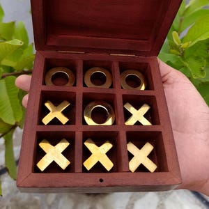 Houten Tic Tac Toe-tafelspel | Handgemaakte XOX-game voor kinderen en volwassenen | Salontafeldecoratie | Crossnought bordspel cadeau