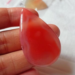 Cabochon van Botswaanse agaat: peervormige edelsteen voor het maken van sieraden