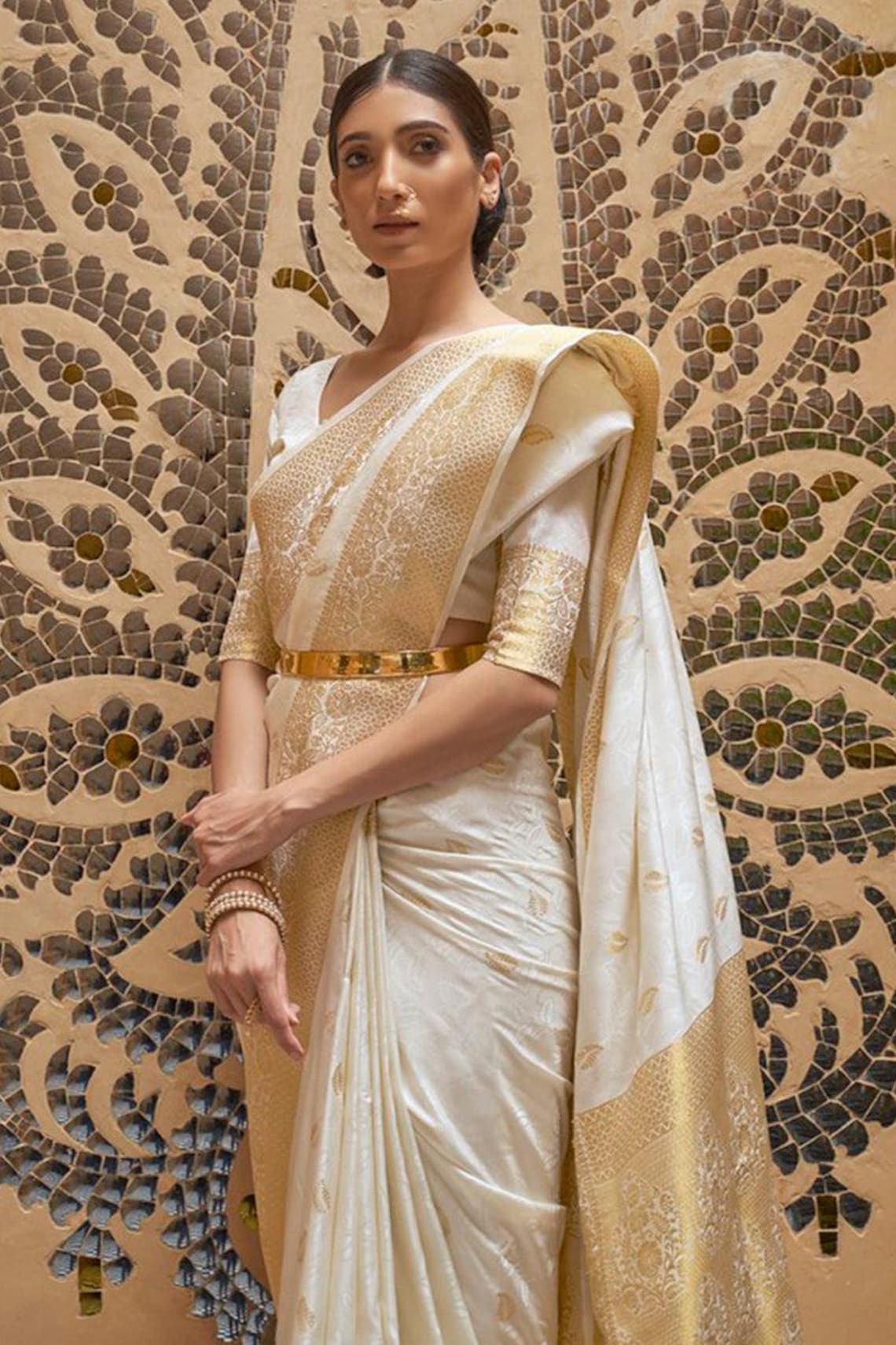 Elegant Handloom Saree with Traditional Zari Weaving main image 1