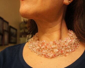 Choker Necklace in Rose quartz