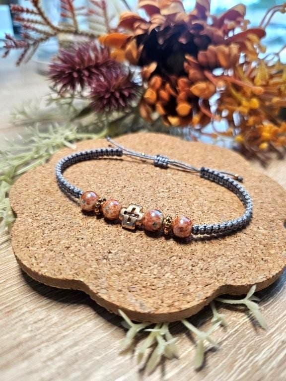 Armband - Farbige Perlen & Kreuz