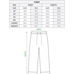 Puede incluir: Fondo blanco con una tabla que detalla las tallas de los pantalones de pijama de sat&eacute;n para ni&ntilde;os. La tabla incluye medidas de cintura y largo en pulgadas y cent&iacute;metros para las tallas 4Y a YM(14Y). El texto en la parte superior dice "ALL-OVER PRINT KID SATIN PAJAMAS SET".