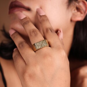 Hammered Signet Ring, Engraved signet Ring, Gold Signet Ring, Dainty Ring, Statement Ring, Brass Ring, Men&#39;s Ring, Tropical Ring, Bohemian