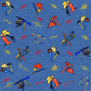 Op de afbeelding: Een herhalend patroon op een blauwe achtergrond met diverse gereedschappen en symbolen. Het ontwerp bevat cowboylaarzen, hoeden, bijlen, zagen en andere werkgerelateerde items. Het kleurenpalet bestaat uit rood, geel, blauw en zwart.