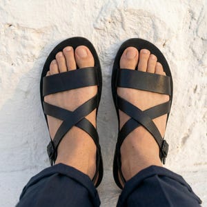 Sandalias griegas de cuero para hombre, hechas a mano, estilo gladiador, color marrón, suaves y cómodas, ideales para el verano.
