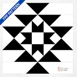 Könnte beinhalten: Ein schwarz-weißes Quiltmuster mit geometrischem Design. Das Muster zeigt Dreiecke und Sternformen, mit dem Text "FPP PATTERN" in einem blauen Banner. Das Logo von Cozy Quilt Studios befindet sich in der unteren rechten Ecke.