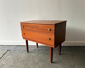 Petite commode vintage Mid-Century des années 1960