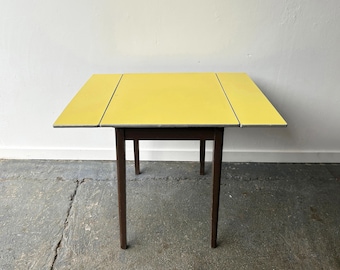 Vintage jaren 60 uittrekbare eettafel uit het midden van de eeuw