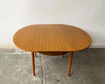 Middeleeuwse moderne uitschuifbare eettafel van Schrieber
