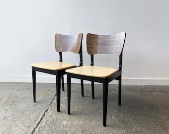 Paar vintage retro eetkamerstoelen uit het midden van de eeuw