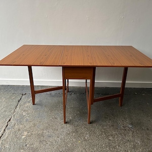 Utdragbart matbord i modern stil från 1960-talet av Schrieber