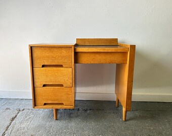 Zeldzame kaptafel of bureau uit het midden van de 20e eeuw, ontworpen door John & Sylvia Reid voor Stag, jaren 1950/60.