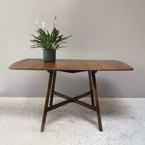 Ercol 1950-tals "Old Colonial 377" Blue Label-bord med blad