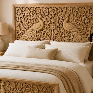 Estructura de cama de madera de mango tallada a mano / Cabecero y piecero con estampado floral de pavo real (tamaños Queen y King)