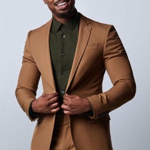 Men&#39;s Slim Fit Brown Suit: Modern Two-Piece Wedding Outfit