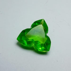 Piękny naturalny zielony peridot | 12 x 12 mm Luźny, elegancki kamień szlachetny Certyfikowany rozmiar pierścionka | Unikalny kamień urodzinowy na imprezę | Kryształ powodzenia