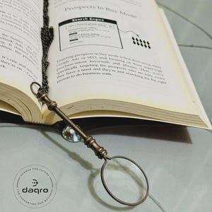 10X Magnifier Antique Brass Chain Pendant with 40mm Glass Lens, Reading Magnifying , Necklace for Women/Men , School Gift , Graduation Gift
