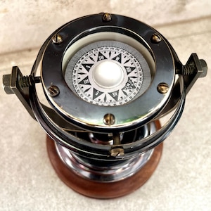 Handmade Antique Gimbled Brass Compass With Stand Wooden Base Marine Item Gift Nautical Gimbled Accuracy Compass Military Compass for gift