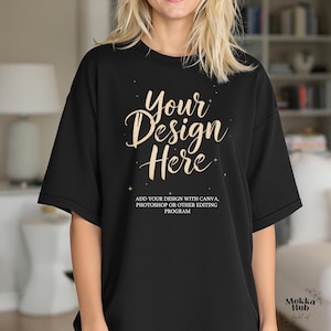 Camicia nera Comfort Color 1717 - Mockup C1717 - Mockup CC - Mockup modello - Mockup camicia nera - Mockup oversize alla moda