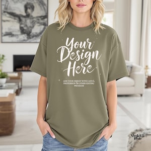 Komfortfarbe 1717 Moos Hemd - C1717 Mockup - CC Mockup - Modell Mockup - Moos Hemd Mockup - Trendiges übergroßes Mockup