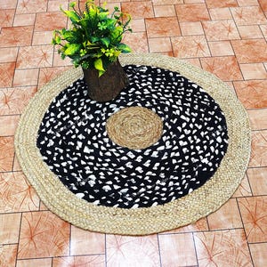 インド製のハンドメイド編み込み天然ジュートと黒と白のコットンを使用したラウンドエリアラグ、ホームデコレーション用ラウンドラグ