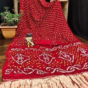 Handmade Gaji Silk Bandhani Saree: Lagdi Patta Border, Unstitched Blouse