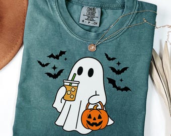 Koszulka z duchem na Halloween w kolorach Comfort Colors, słodka koszulka z duchem, damska koszulka na Halloween, słodka koszulka jesienna, koszulka na upiorny sezon, prezent na Halloween