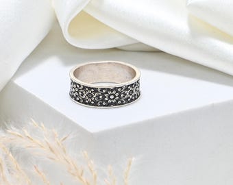 Anillo de plata de ley 925 oxidada con grabado floral / Anillo botánico / Joyería vintage inspirada en la naturaleza / Regalo para él / Anillo tribal