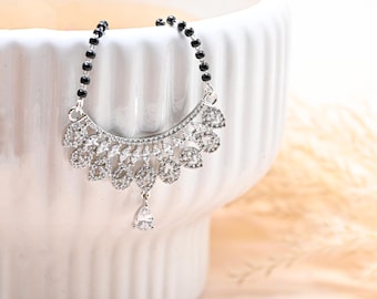 Collar Mangalsutra de plata de ley 925 con circonitas cúbicas / Joyería india con cuentas negras / Collar nupcial tradicional / Mangalsutra de boda / Regalo para ella