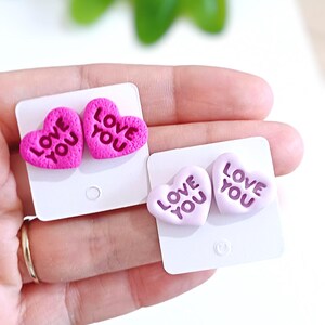 Mini boucles d'oreilles cœur « Je t'aime » – Idée cadeau parfaite pour la Saint-Valentin, jolis bijoux en pâte polymère