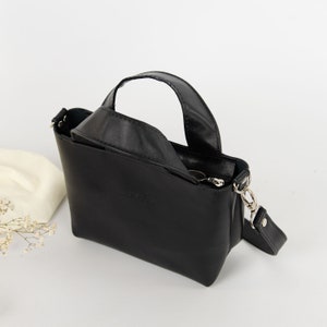 Small leather handbag Daisy Noir leather crossbody and to hand bag image 2