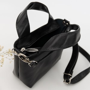 Small leather handbag Daisy Noir leather crossbody and to hand bag image 5