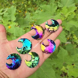 Maansnijwerk titanium aurakwarts: regenboogchakrakristallen hanger