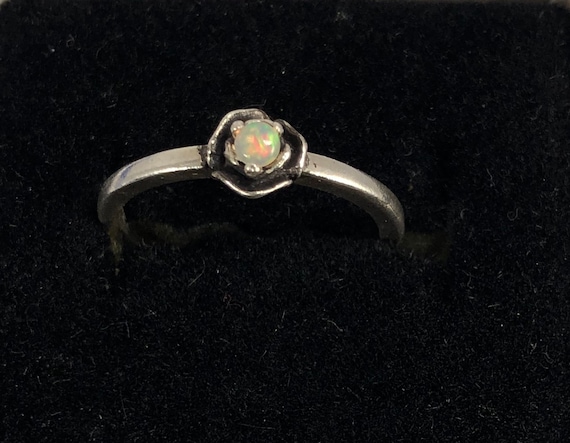 Sweet Rose Ring Sterling Silver Tiny Genuine Opal Ethiopian color flash green pink size 3 4 5 6 7 8 9 10 11 Han