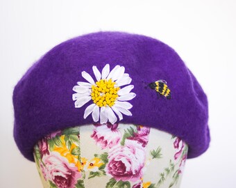 Hand Embroidered Large Bee and large Silk Daisy Beret, 100% thick pure new Wool Beret, Gift for her, Bee gifts