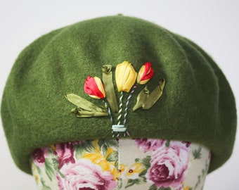 Hand Embroidered bunch of tulips, silk flowers, 100% thick pure new Wool Beret, Gift for her, tulips, spring hat, green