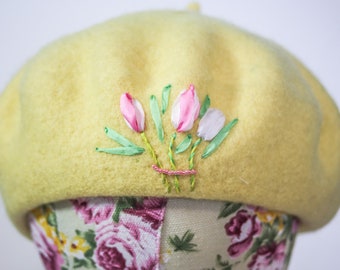 Hand Embroidered bunch of tulips, silk flowers, 100% thick pure new Wool Beret, Gift for her, tulips, spring hat, yellow