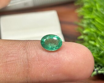 Zambia Green Emerald: 1.25ct Oval Cut Gemstone (8x6mm)